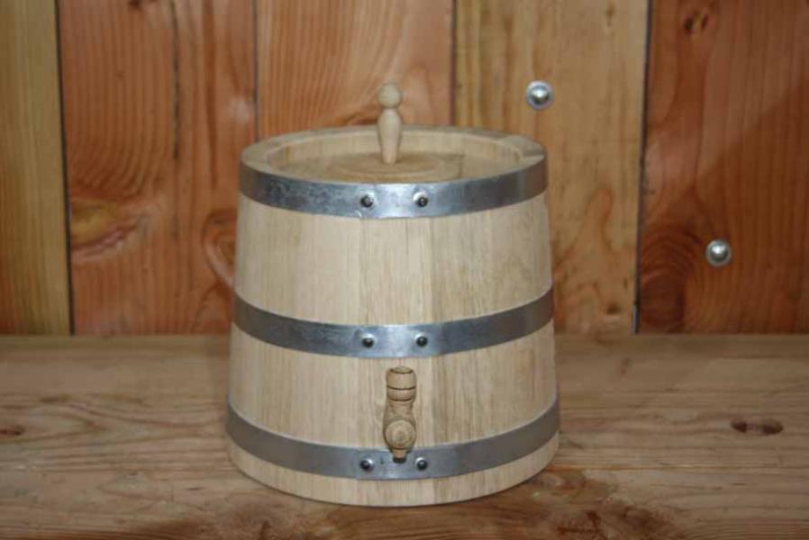 Vinaigriers en chêne verni avec robinet, cerclage galvanisé - 3 à 10 litres